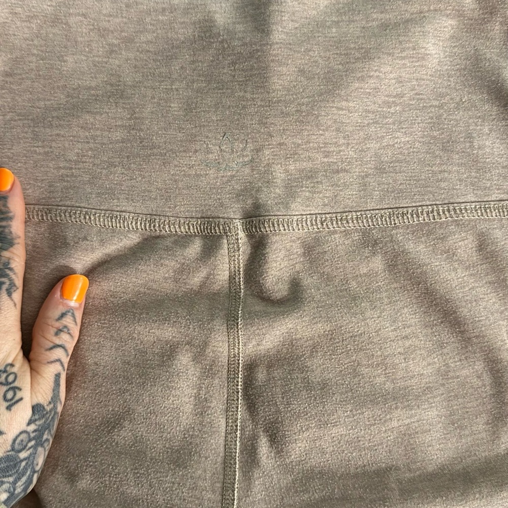 Beyond Yoga Pink Leggings - Picture 2 of 5